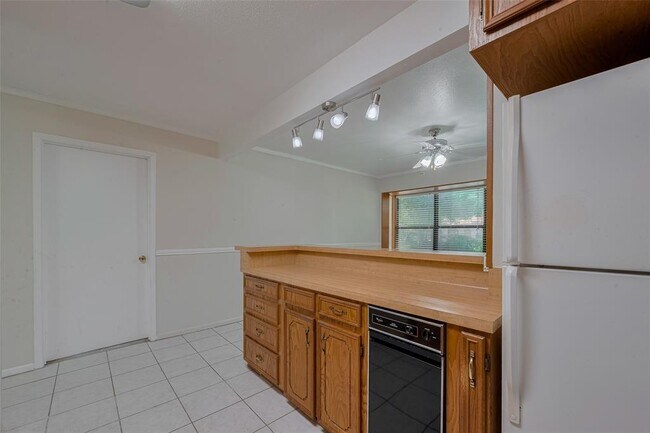 Building Photo - 9922 Carlow Ln