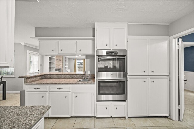 Building Photo - 7618 Fountaingrove Ln