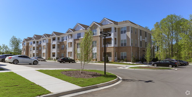 Building Photo - Belmont at Tryon