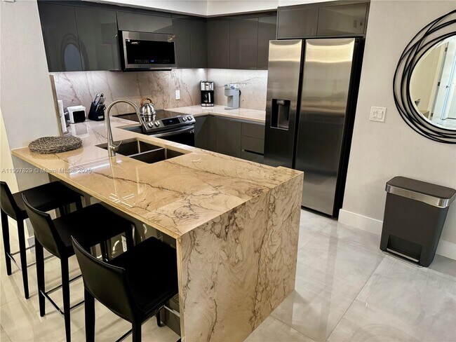 Building Photo - 19555 E Country Club Dr