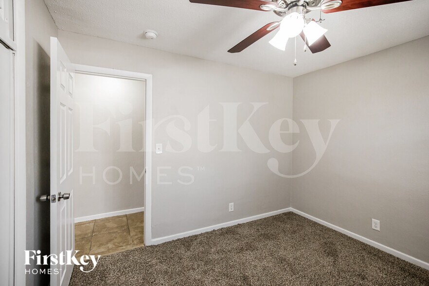 Building Photo - 5961 NW 14th Ct