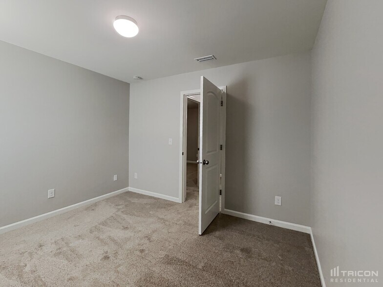 Building Photo - 828 Georgia Oak Ln