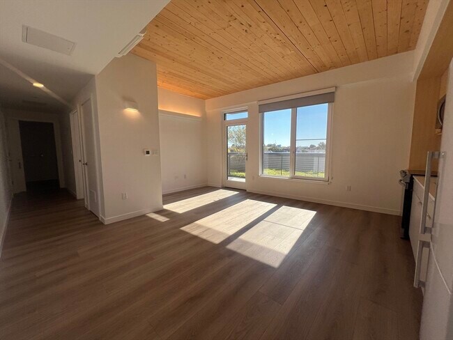 Building Photo - 154 Broadway