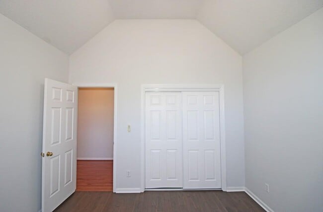 Building Photo - 303 Leeward Walk Ln