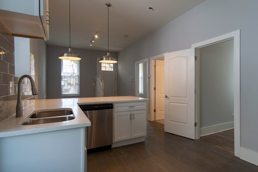 Building Photo - 2117 W 18th St