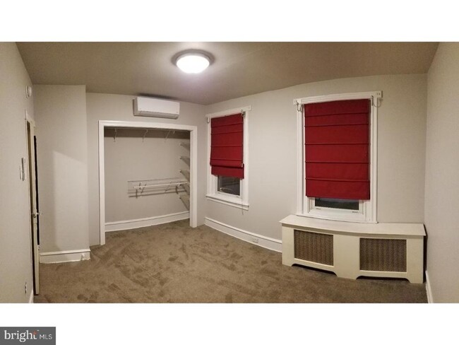 Building Photo - 848 Moyer St