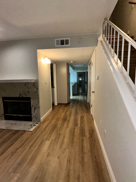Building Photo - 2600 Brookside Dr