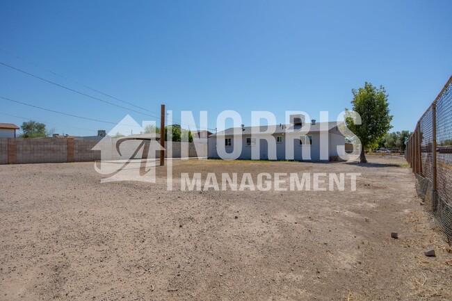 Building Photo - Great Home Located in Eloy at a Great Price!