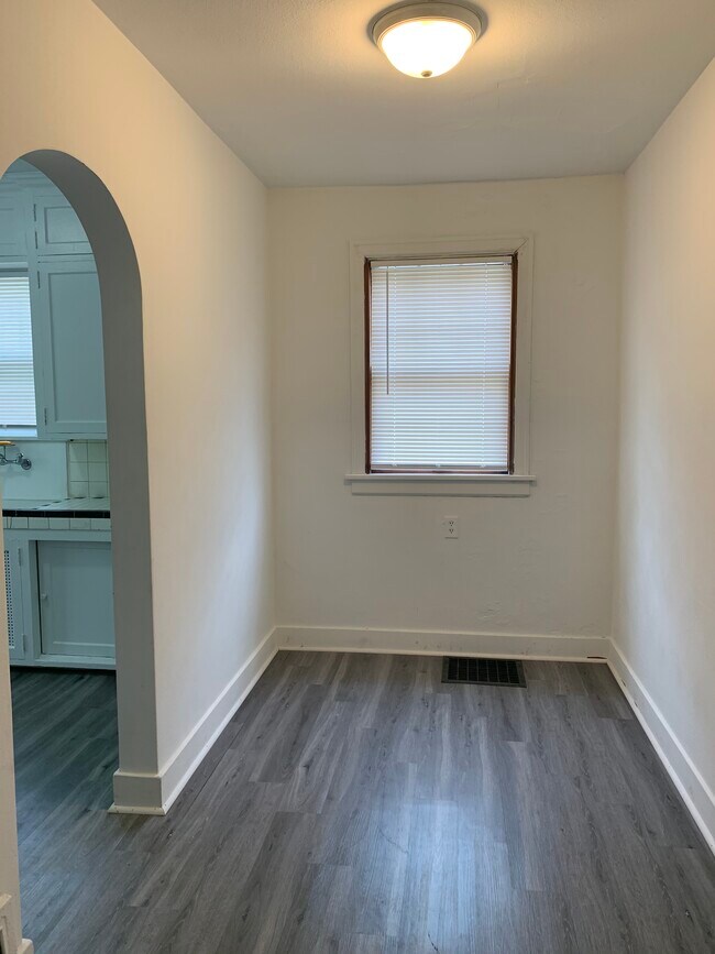 Building Photo - 1212 W Nowland Ave