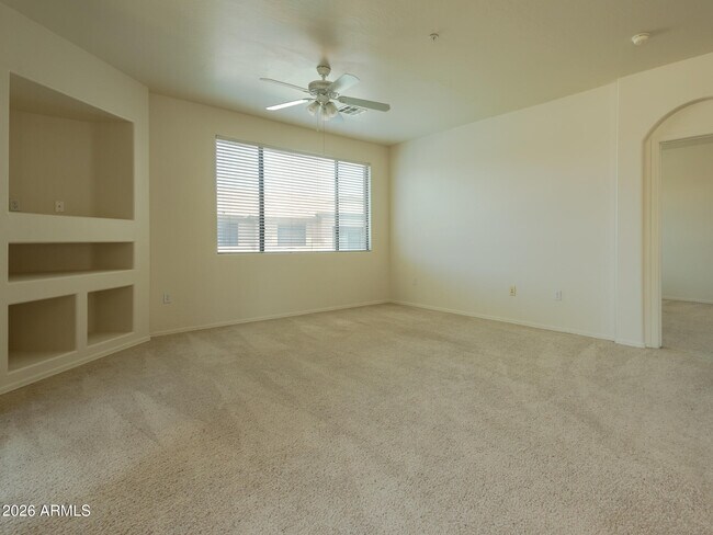Building Photo - 705 W Queen Creek Rd