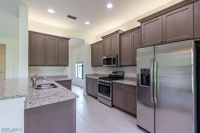 Building Photo - 4550 Kensington Cir