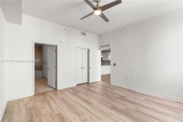 Building Photo - 999 SW 1st Ave