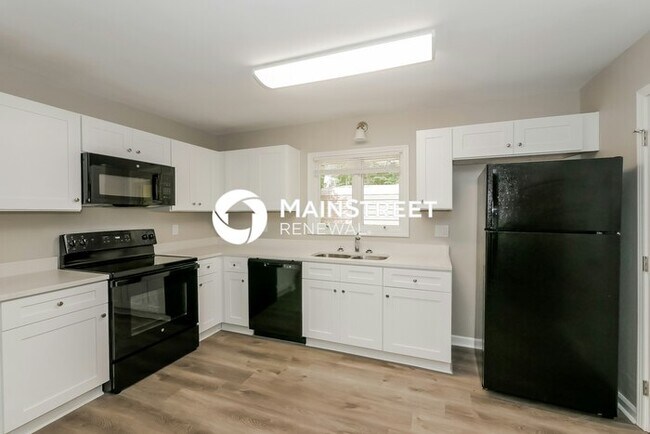 Building Photo - 4 Bedroom Pet-Friendly Home in MORROW, GA ...