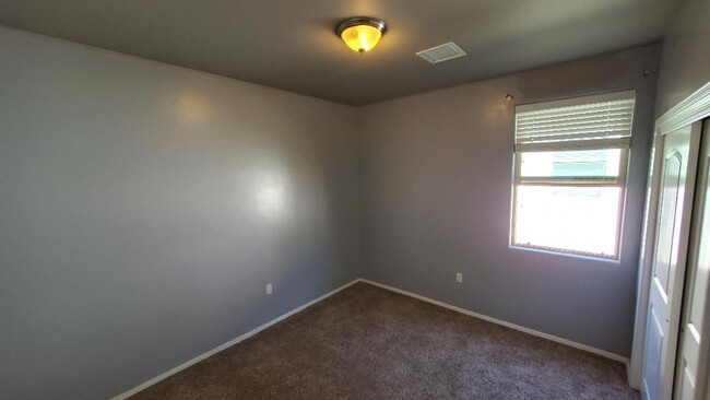 Building Photo - East El Paso 4 bed Refrig A/C