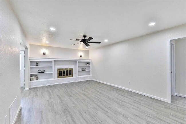 Building Photo - 512 N Morgan Dr