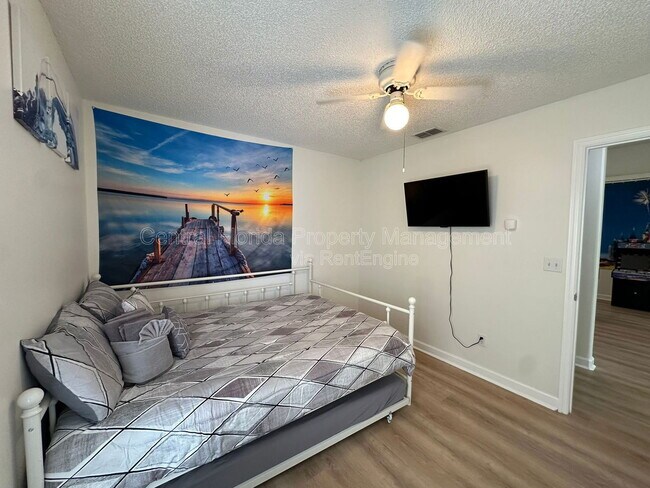 Building Photo - 1009 Lake Davenport Blvd