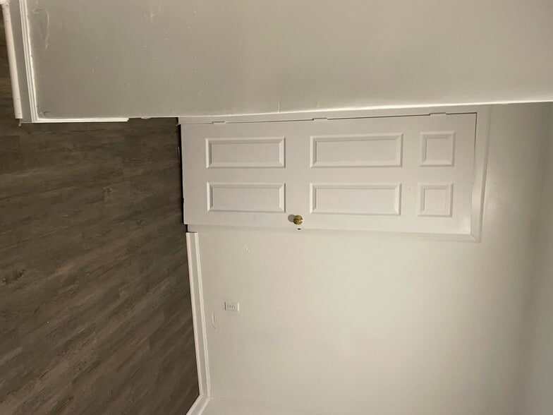 Building Photo - 1129 Huron St