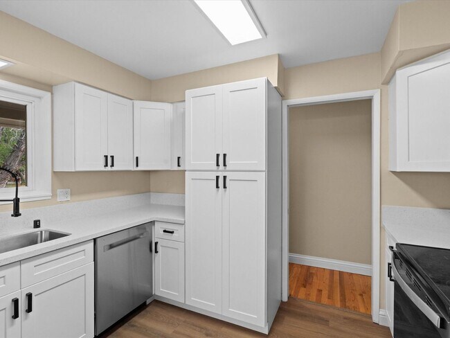 Building Photo - 2495 Holman Way