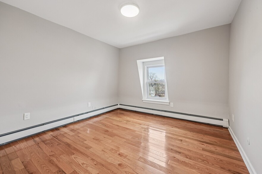 Building Photo - 144 Union St