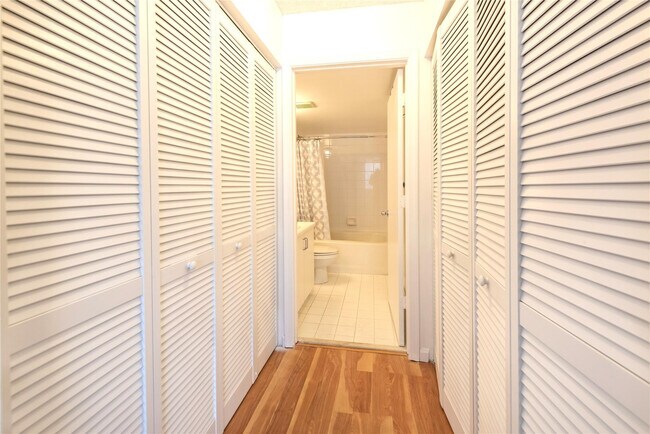 Building Photo - 4808 N State Rd 7