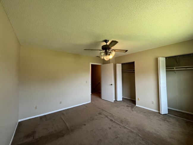 Building Photo - 901 Olmstead Dr