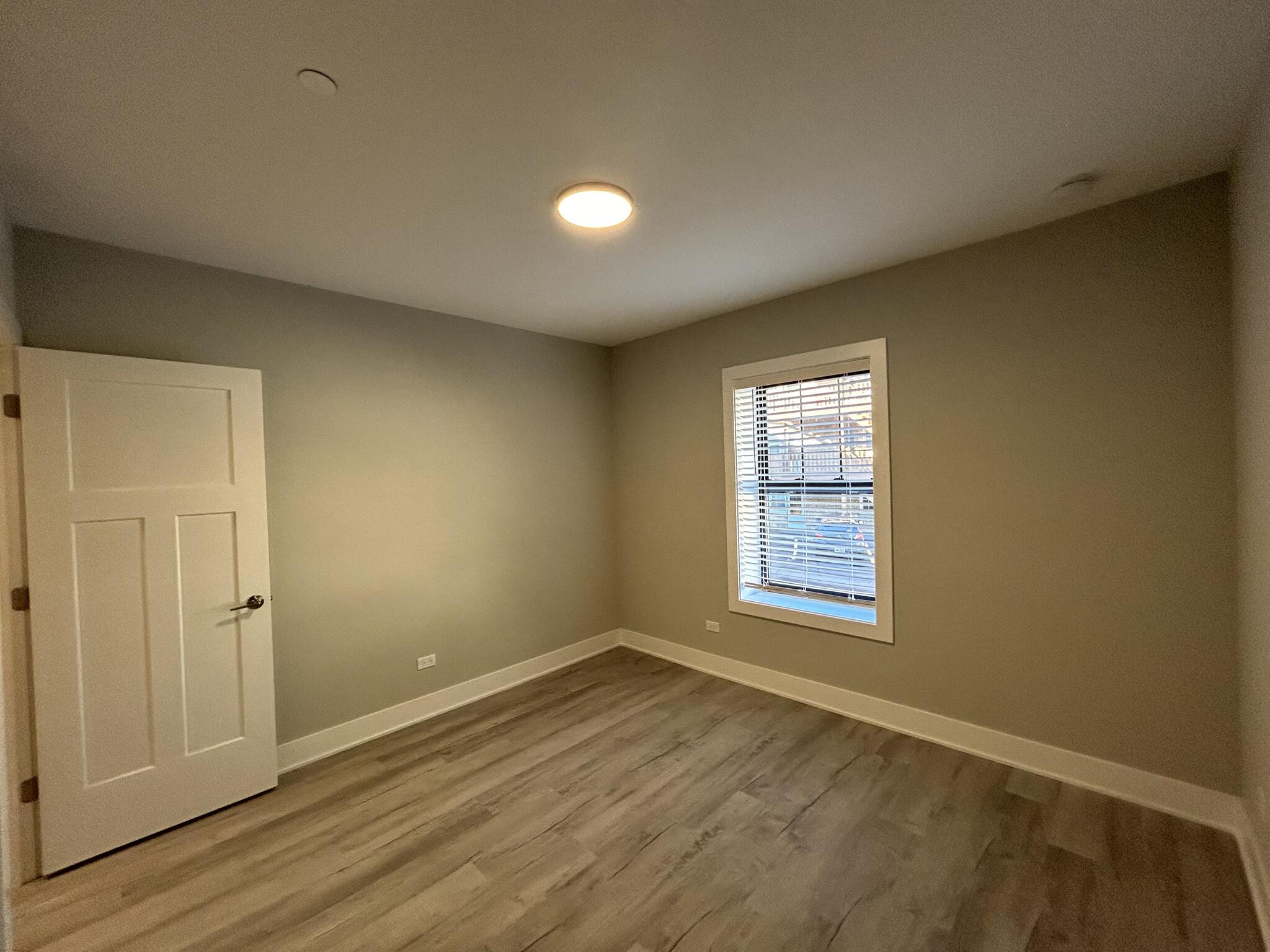 Building Photo - 1131 Oak Ave