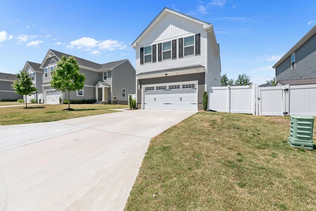 Building Photo - Beautiful 4-Bedroom Home with Fenced Backyard & Open Floor Plan!