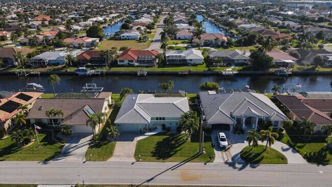 Building Photo - 830 Coronado Dr