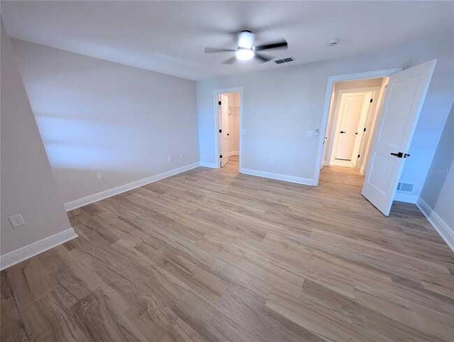 Building Photo - 3850 Mariners Walk
