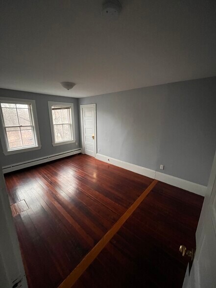 Bed 1 - 13 Forest Ave