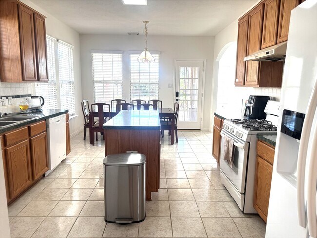 Building Photo - 6611 Sunrise Valley Ln