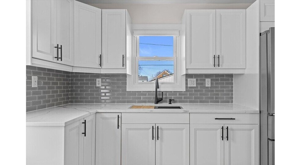 Building Photo - 3223 S 25th St