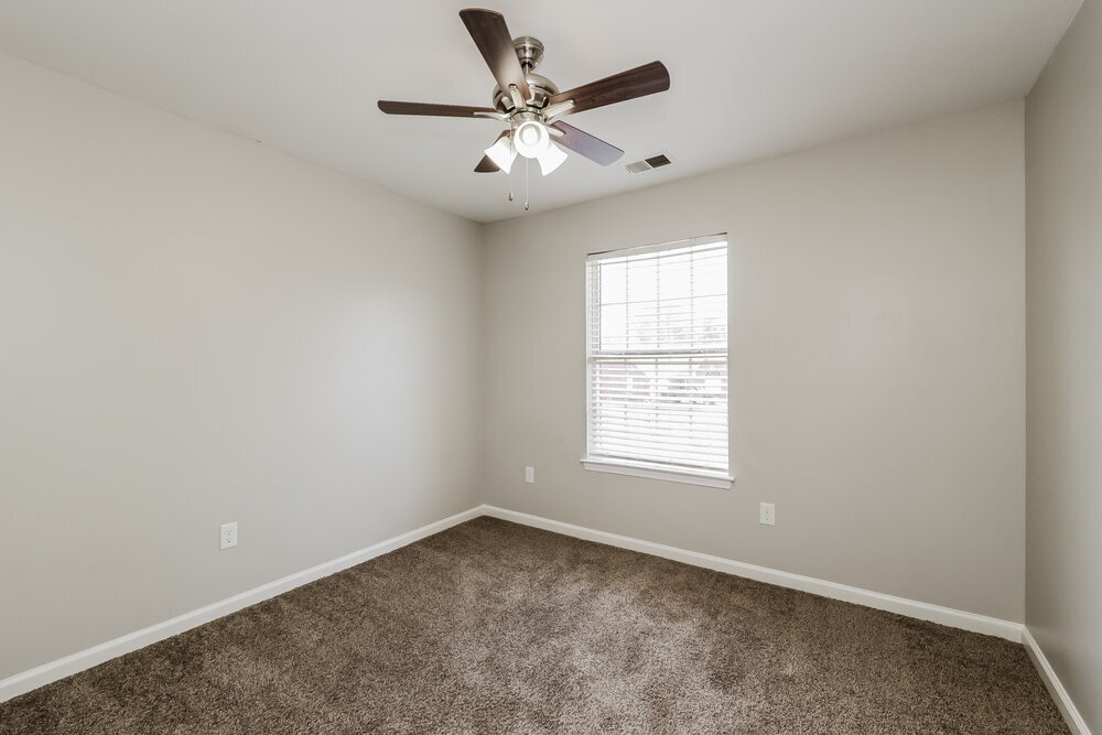 Building Photo - 906 Lakemont Dr