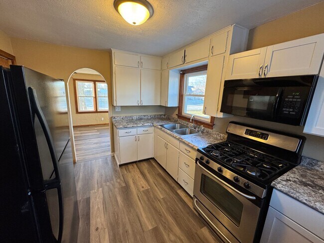 Building Photo - Cozy 2-Bedroom Home In a Peaceful Neighborhood!