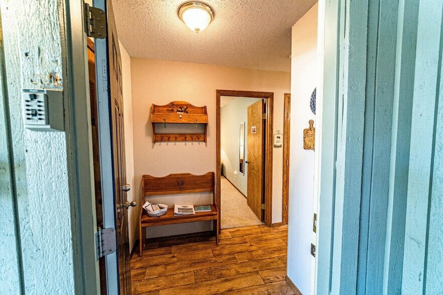 Building Photo - 5 Chandler Ln