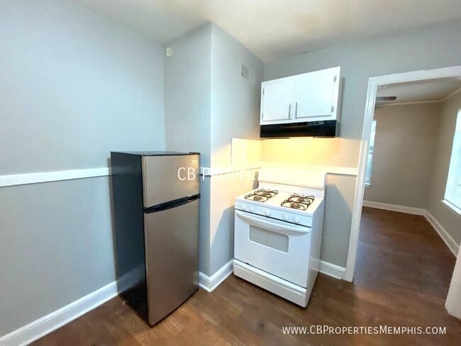 Building Photo - 1032 N Evergreen St