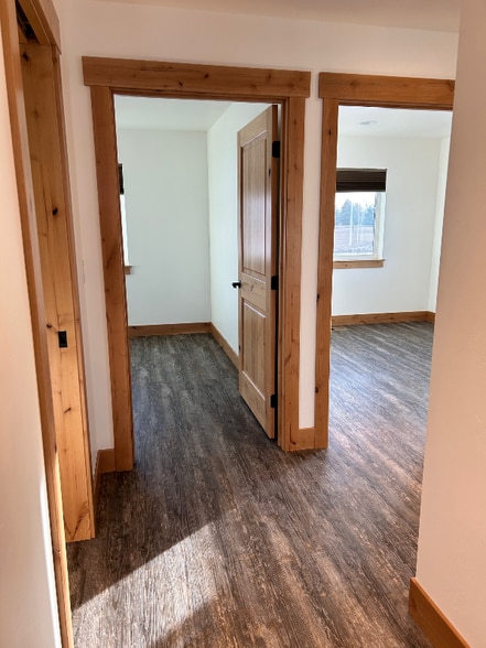 Building Photo - 240 Cayuse Ln