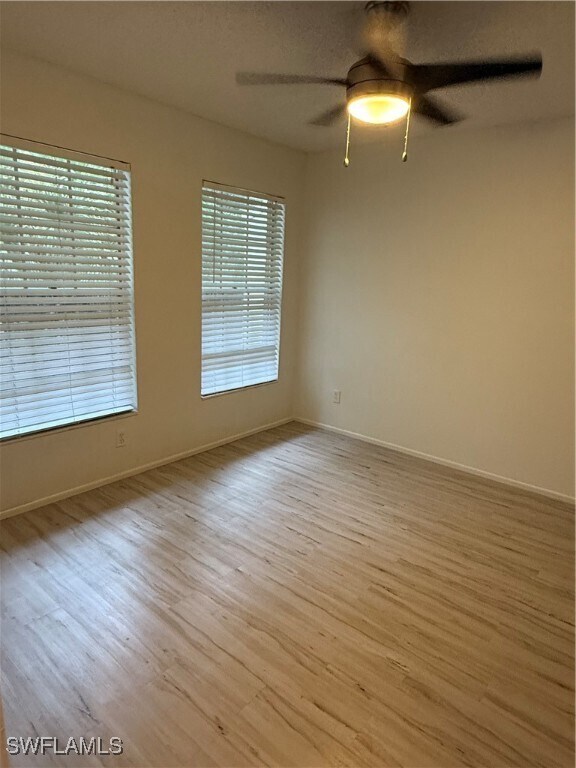 Building Photo - 190 Santa Clara Dr