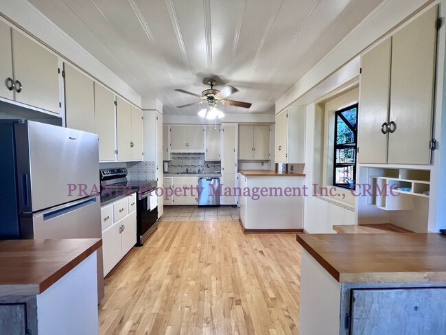 Building Photo - "Charming 2-Bedroom Retreat in San Anselmo...