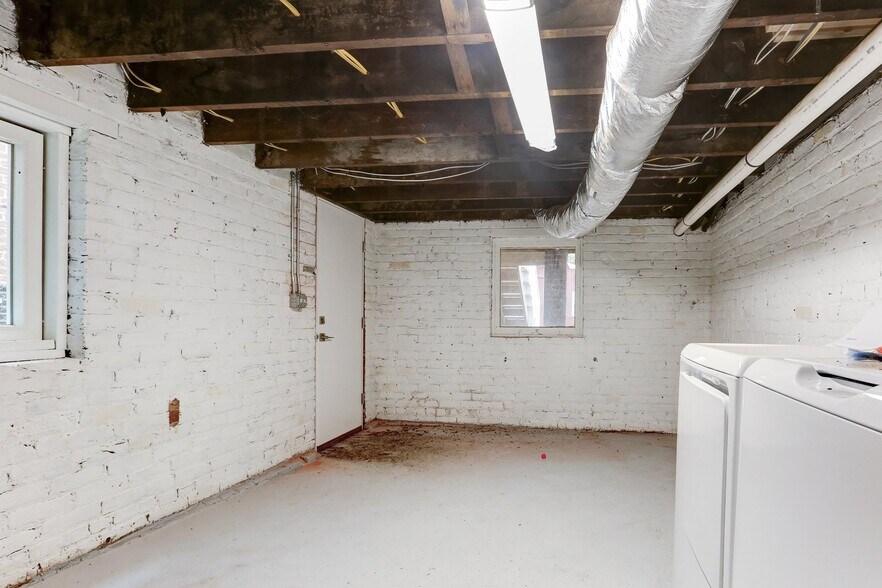Building Photo - 421 Chimborazo Blvd