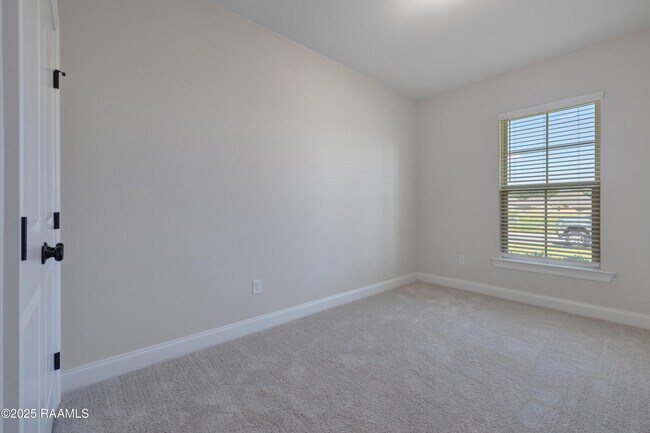 Building Photo - 113 Star Ln