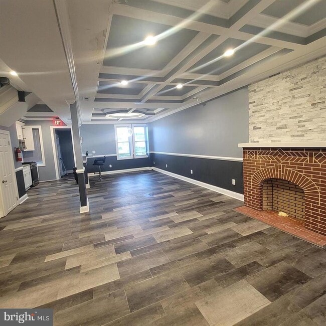 Building Photo - 405 Lyndhurst St