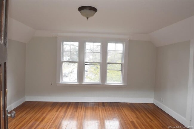 Building Photo - 809 Whitney Ave