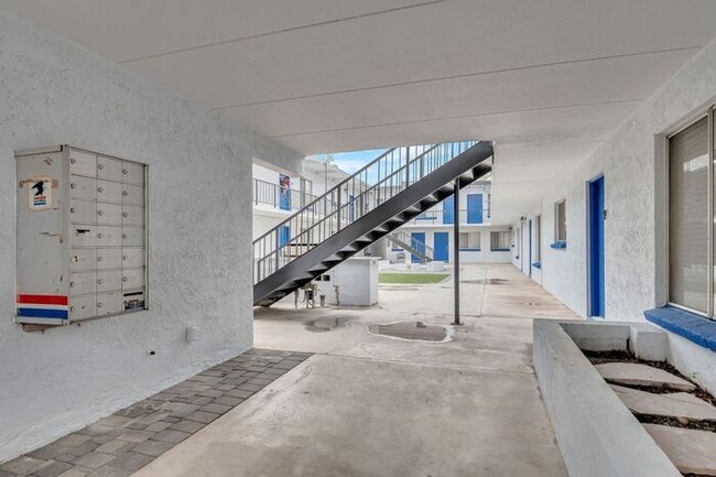 Building Photo - U of A Affordable housing!!! Affordable 2 ...