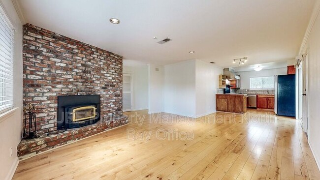 Building Photo - 3225 Meadow Glen Dr