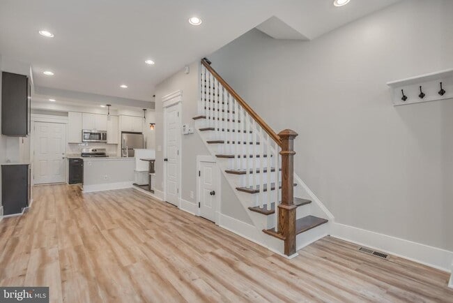 Building Photo - 635 20th St NE