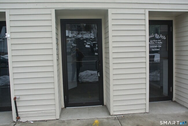 Building Photo - 549 Howe Ave