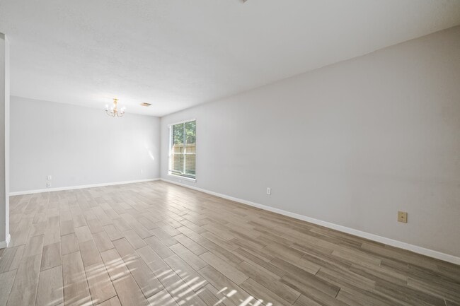 Building Photo - 22623 Round Valley Dr