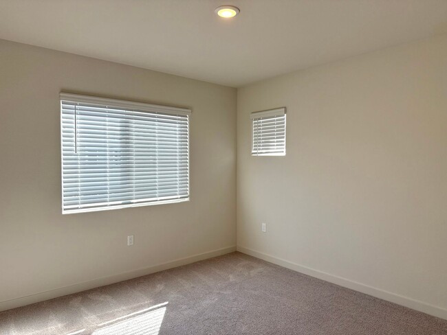 Building Photo - Modern West Sacramento Home Now for Lease