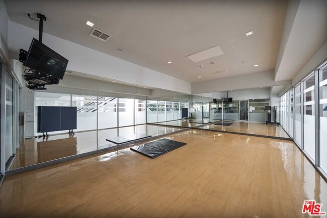 Building Photo - 1234 Wilshire Blvd